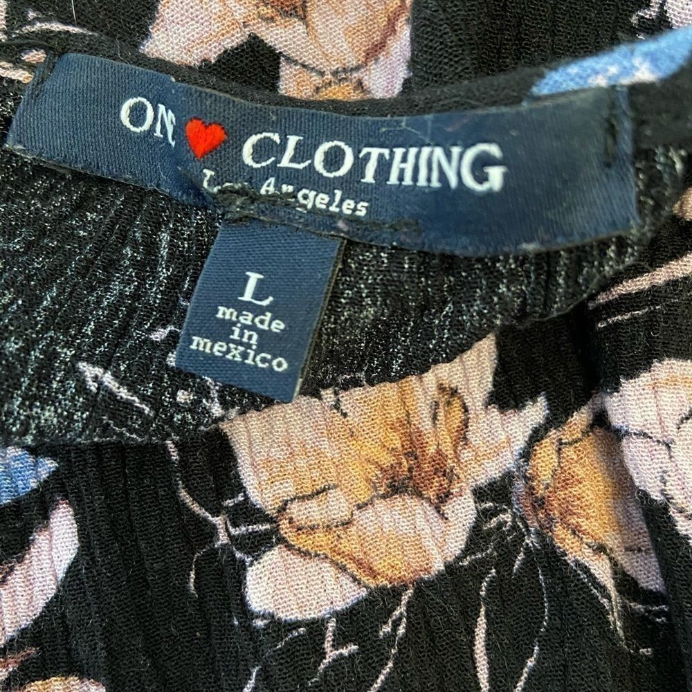 Black Floral Printed Off the Shoulder Light Shirt - Picture 4 of 8
